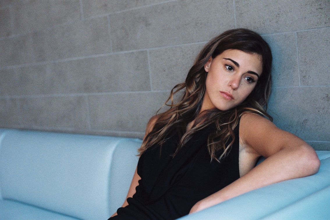 FASHION SHOOTING PAR HENRY ROY, AVEC BARBARA OPSOMER